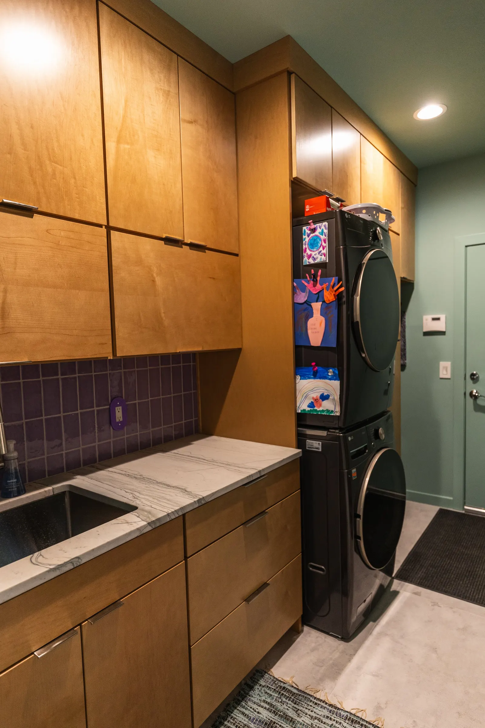 LAUNDRY MUDROOM