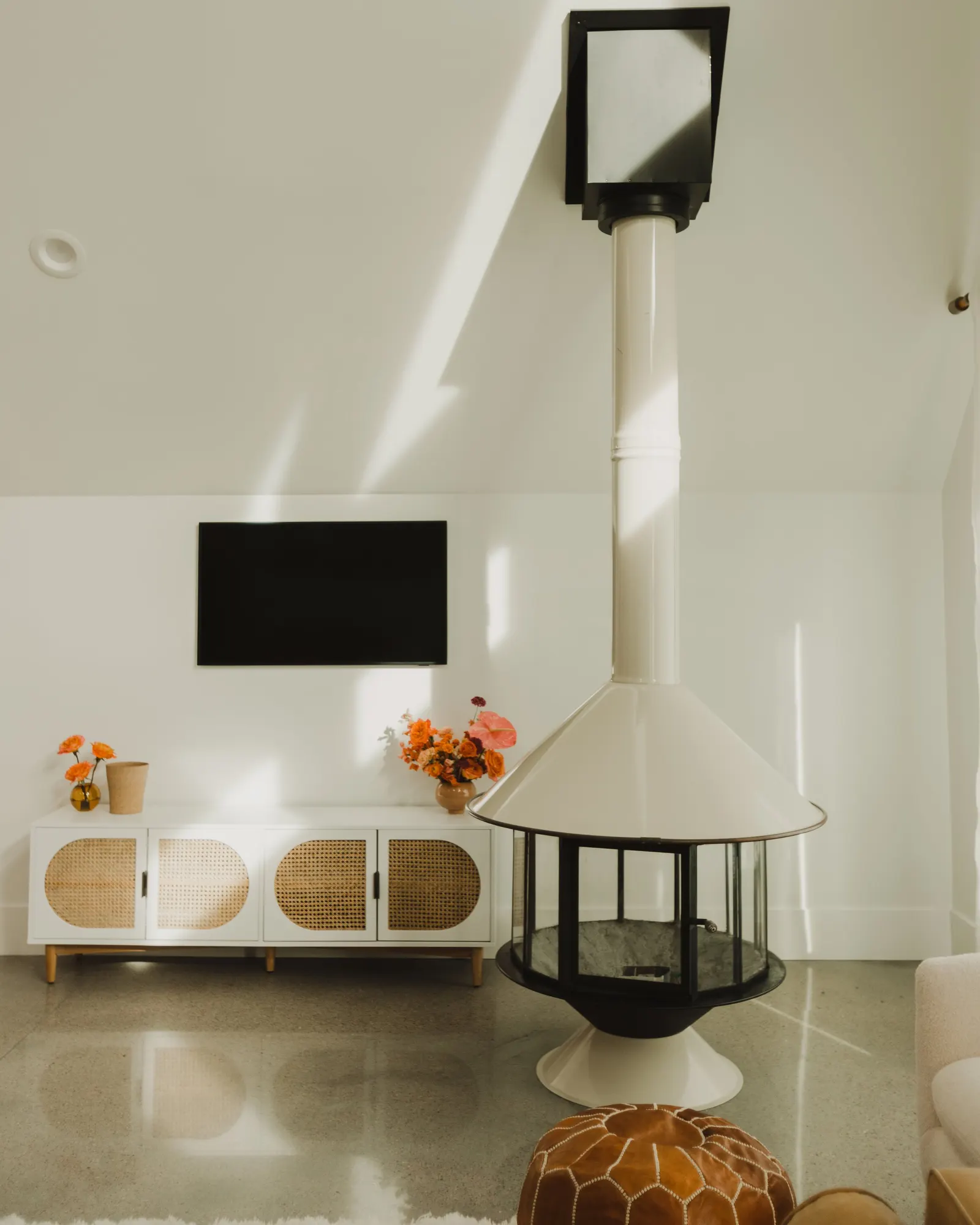 Modern living room with a white ceiling and wall, open-plan living room, high vaulted ceiling, large windows, Dahlia House, new build, custom home, Air bnb, mid century design, modern, fireplace, Modern Design
